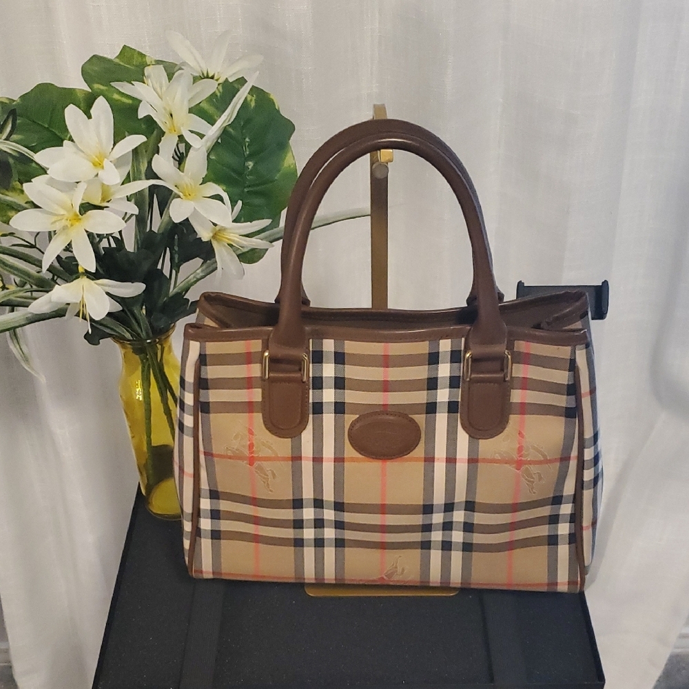 B3-Burberry Medium Tote Bag